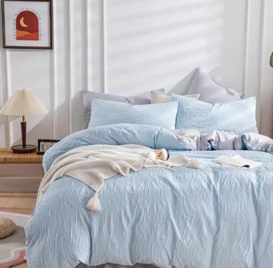 Gaya kamar tidur manakah yang paling cocok untuk set selimut penutup gaya modern warna solid bertekstur Nadine?