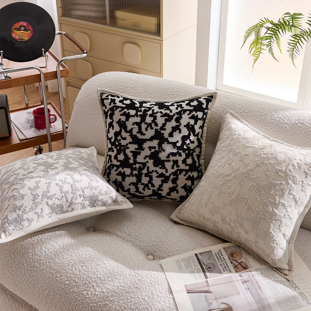 Bantal deco bertekstur chenille mewah