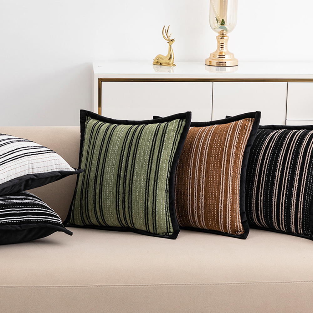 Bantal deco bantal chenille bergaris